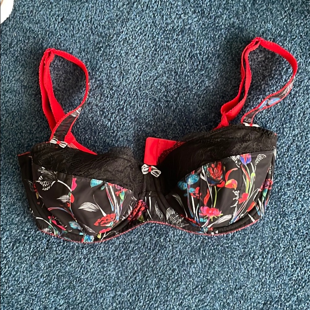 Freya black and red floral bra sz. 30J